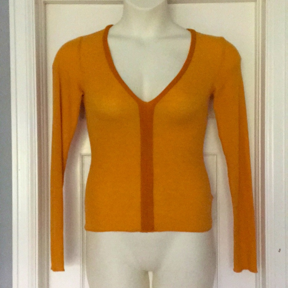 Urban Outfitters gold long sleeve fitted V shirt M